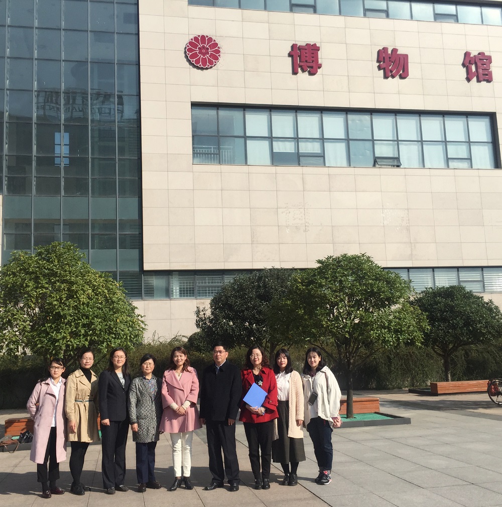 beat365亚洲体育官方网站领导赴信阳市博物馆看望实习研究生