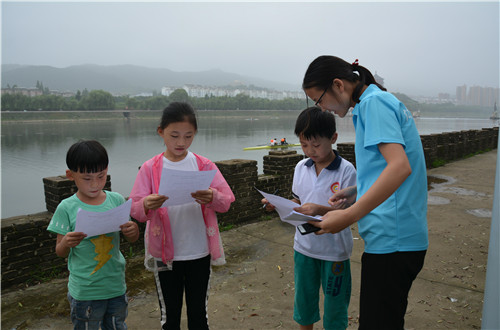beat365亚洲体育官方网站成功开展“人文山水 魅力浉河”暑期“三下乡”社会实践活动