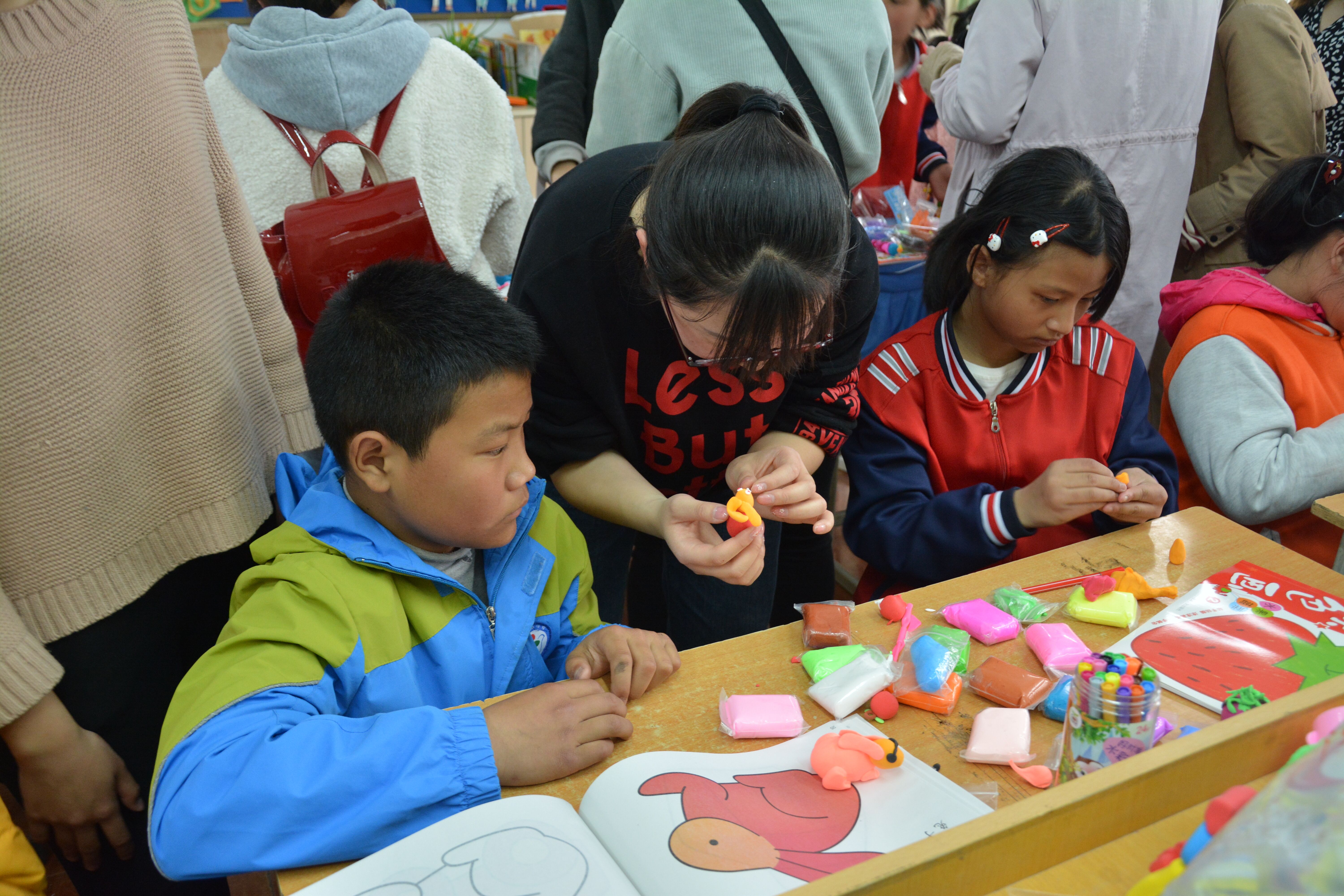 beat365亚洲体育官方网站开展第二届“心手相牵—特别的爱献给特别的你” 特殊教育公司献爱心志愿服务活动