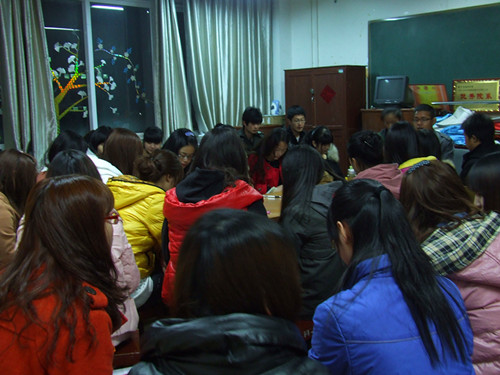 beat365亚洲体育官方网站多途径组织员工关注学习“两会”精神