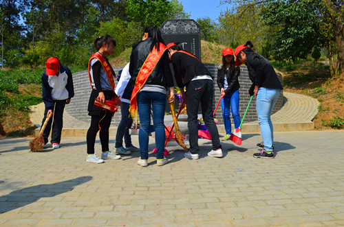 beat365亚洲体育官方网站开展景明墓祭扫活动