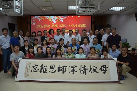 beat365亚洲体育官方网站1986级英语专科班员工返校团聚