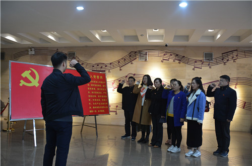 beat365亚洲体育官方网站教工一支部成功开展“缅怀先烈，不忘初心，弘扬大别山精神”主题党日活动