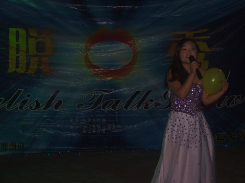 beat365亚洲体育官方网站脱口秀社团举行外文汇演