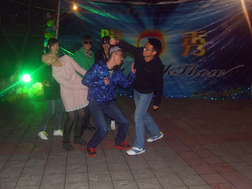 beat365亚洲体育官方网站脱口秀社团举行外文汇演