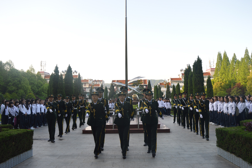2015级新生升旗仪式暨国学教育活动顺利举行