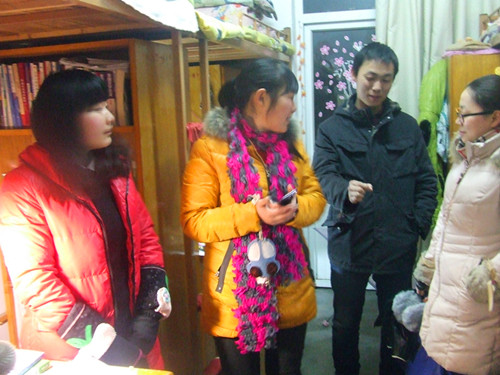 新学期beat365亚洲体育官方网站辅导员班主任老师深入员工宿舍看望返校员工