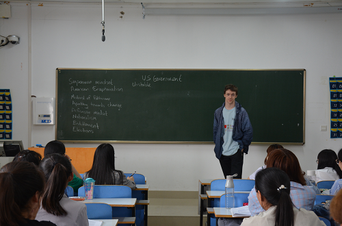 beat365亚洲体育官方网站成功举行外籍教师系列讲座 