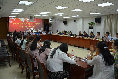 beat365亚洲体育官方网站1986级英语专科班员工返校团聚