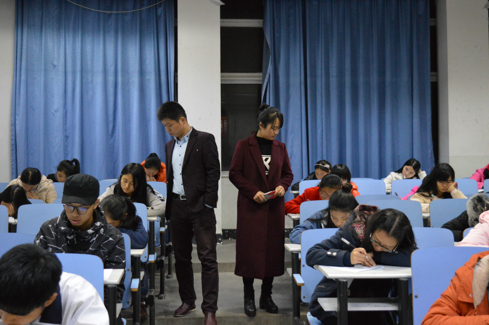 beat365亚洲体育官方网站举行2016级校规校纪考试