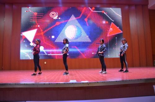 beat365亚洲体育官方网站“樱邀而来，语梦同行”漾年华外语文化节晚会华丽上演