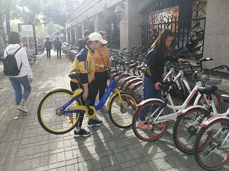 beat365亚洲体育官方网站组织开展“践行价值观，美化城市环境”志愿服务活动