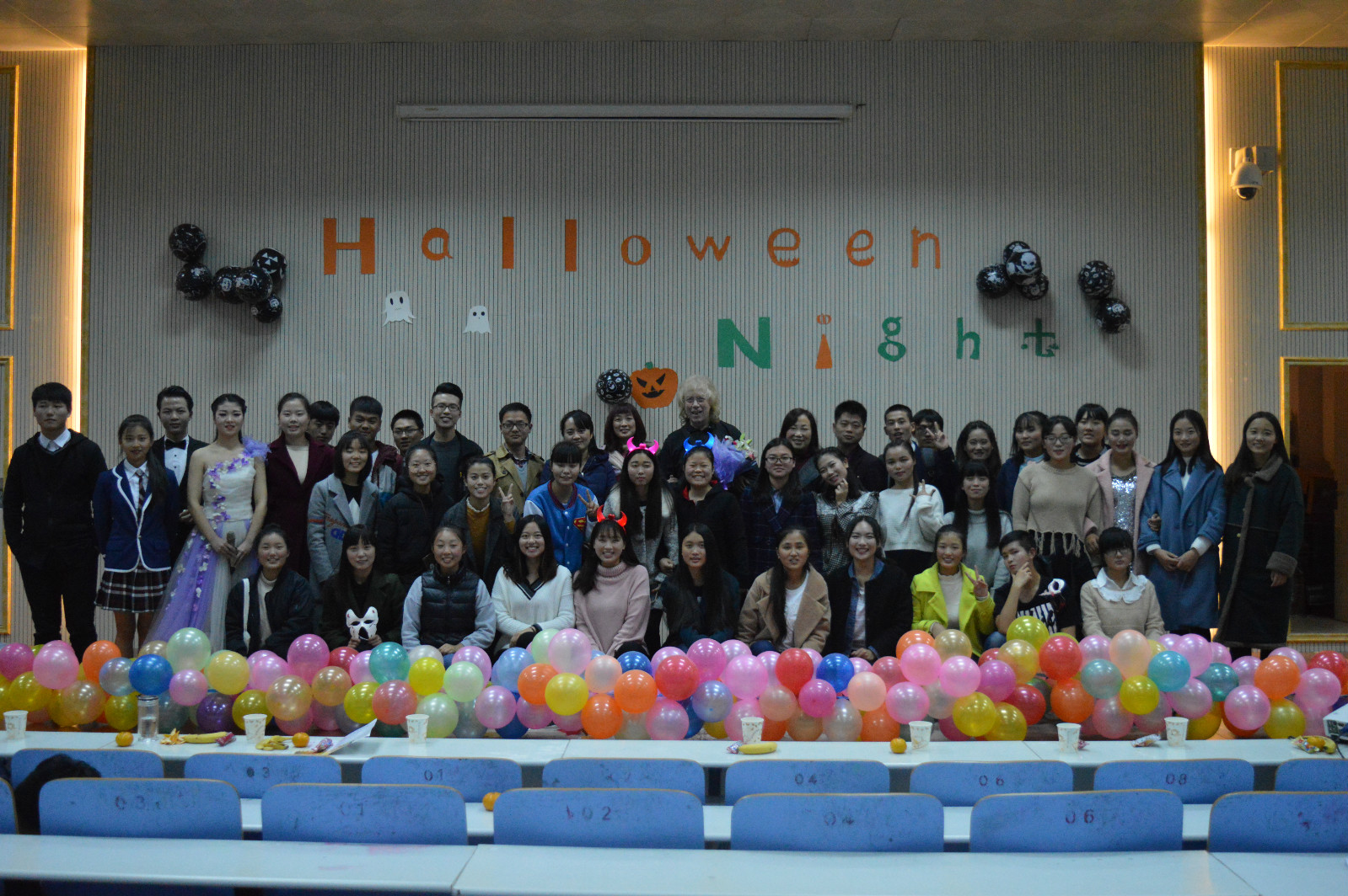 beat365亚洲体育官方网站万圣节“欢乐show青春” 文艺广角晚会顺利举行