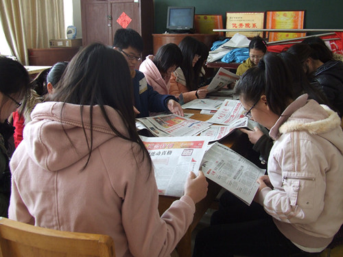 beat365亚洲体育官方网站多途径组织员工关注学习“两会”精神