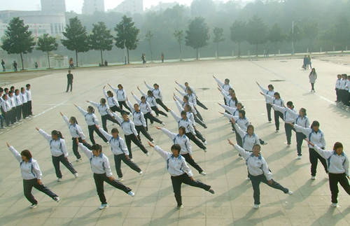 beat365亚洲体育官方网站举行2012级新生广播操比赛