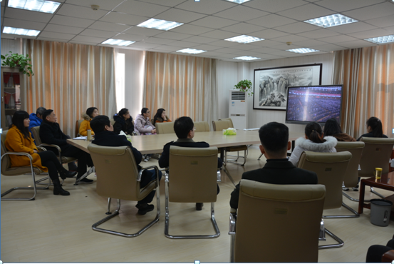 beat365亚洲体育官方网站组织师生收看庆祝改革开放40周年大会盛况