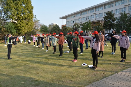 beat365亚洲体育官方网站组织开展“我为党旗添光彩——道路安全行，共助你我他”志愿实践活动