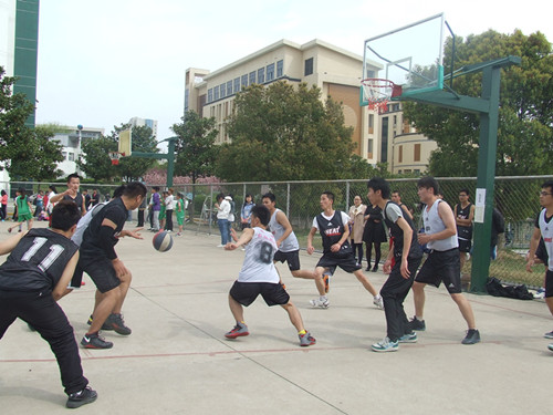 beat365亚洲体育官方网站篮球队勇战第十三届“谭山杯”篮球赛