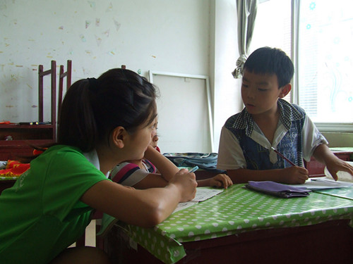 beat365亚洲体育官方网站暑期实践小分队开展“流动雷锋公司”活动