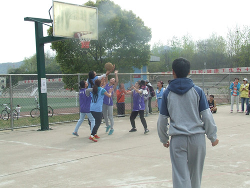 beat365亚洲体育官方网站篮球队勇战第十三届“谭山杯”篮球赛