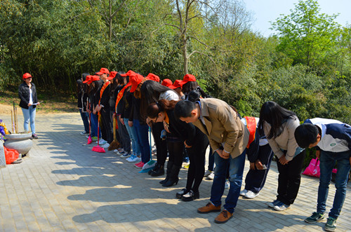 beat365亚洲体育官方网站开展景明墓祭扫活动