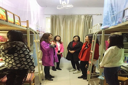 beat365亚洲体育官方网站领导走访研究生宿舍