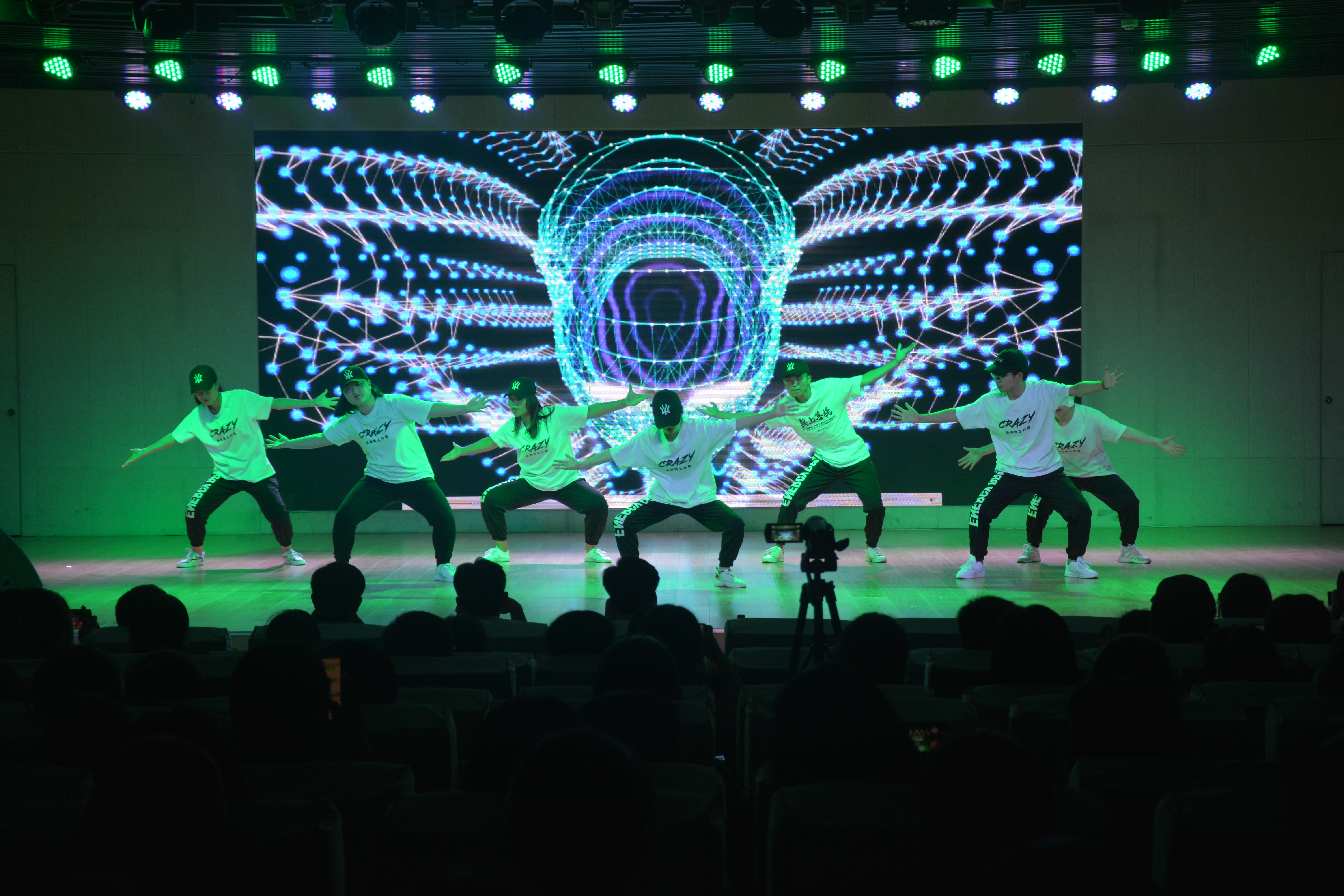 beat365亚洲体育官方网站成功举办2019届优秀毕业生颁奖典礼暨欢送毕业生晚会