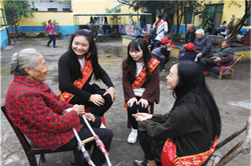  beat365亚洲体育官方网站志愿者赴敬老院开展温暖献爱心活动