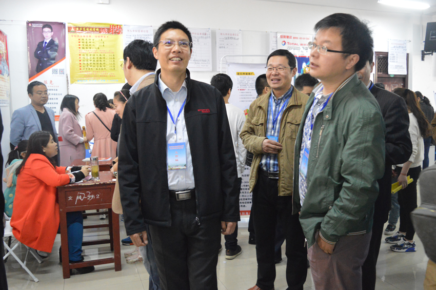 beat365亚洲体育官方网站组织毕业学子参与2016届毕业生双选会