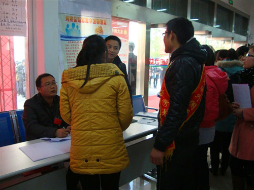 beat365亚洲体育官方网站积极参与2013届毕业生就业招聘双选会