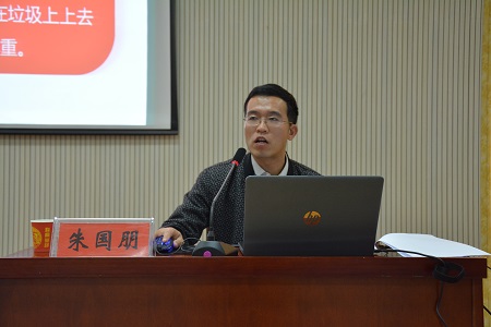 校团委副书记朱国朋应邀为公司2017级新生作入学教育报告