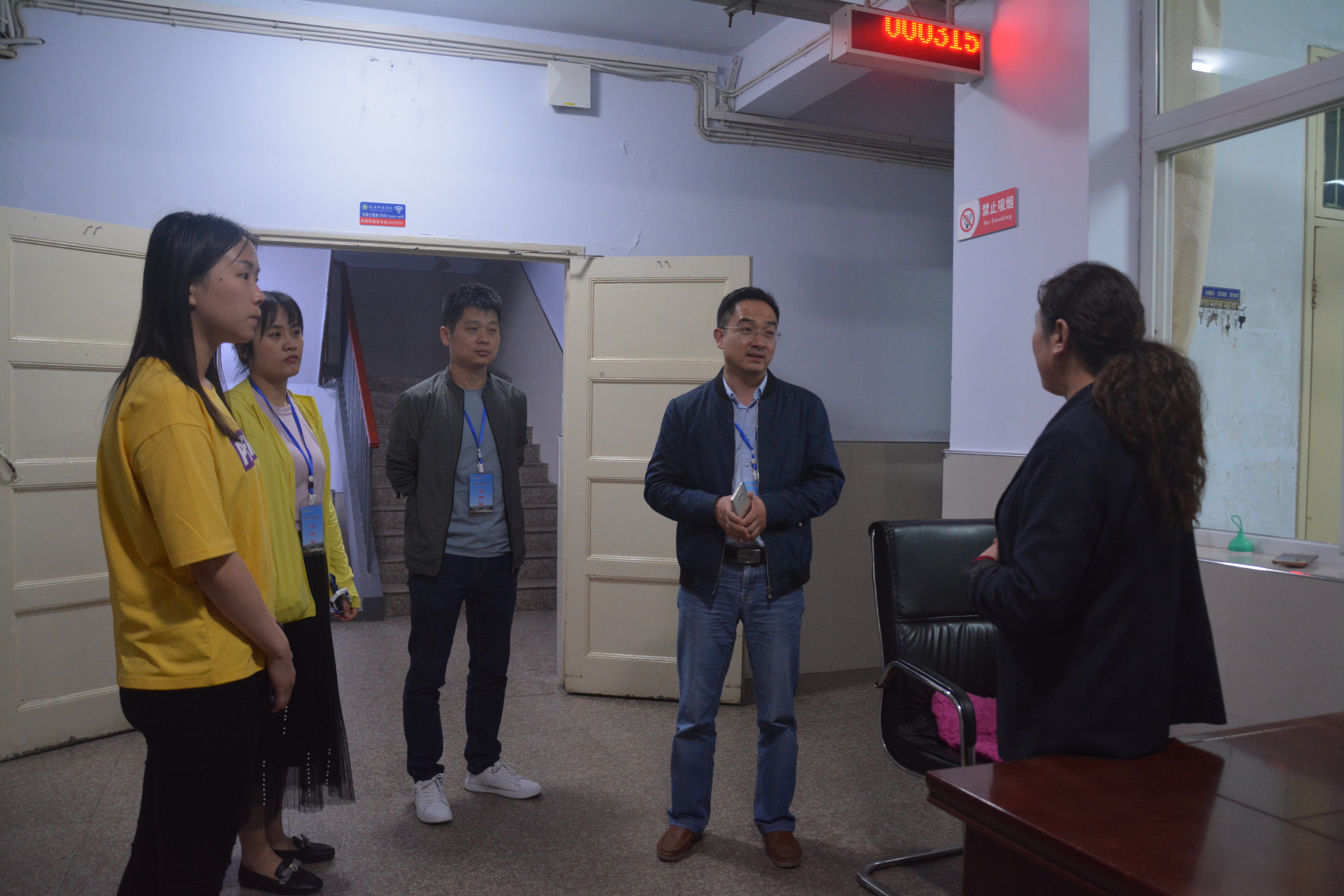 beat365亚洲体育官方网站领导老师走访毕业生宿舍