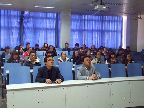 beat365亚洲体育官方网站师生喜看党的十八大开幕式直播